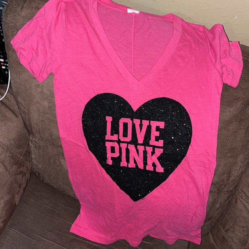 VS PINK TEE